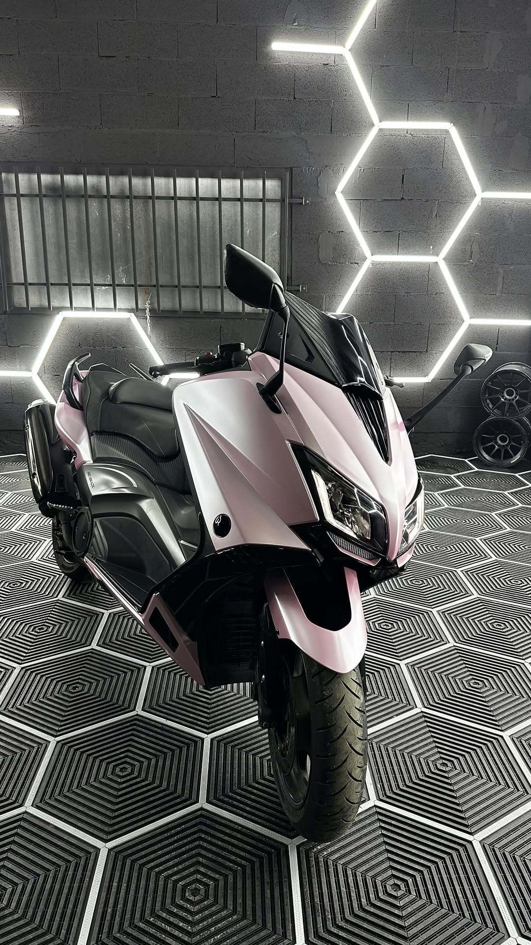 Une métamorphose spectaculaire pour ce Tmax 530 Ir