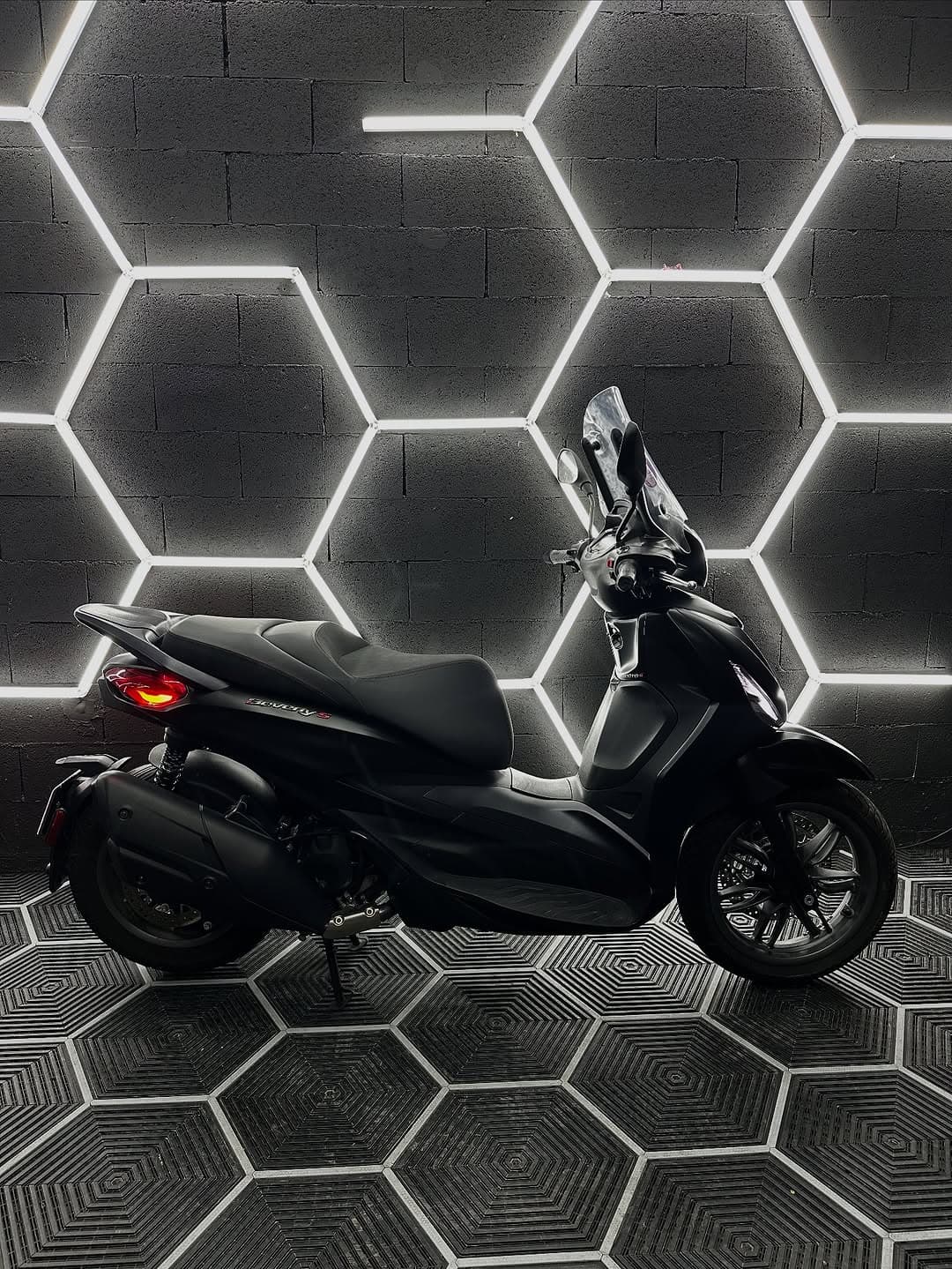 Transformation réussie sur ce Beverly 400  (2)