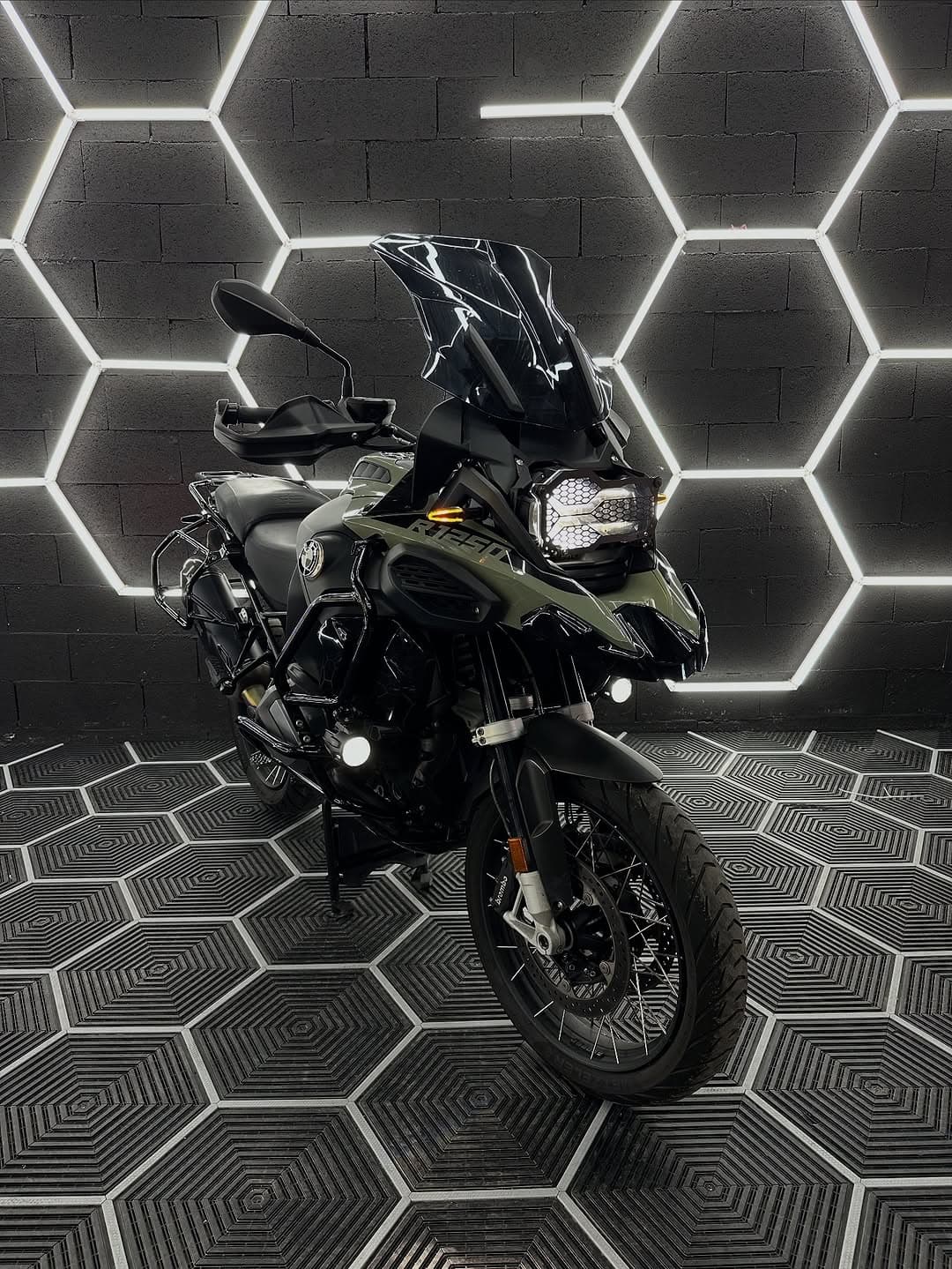 Nouvelle transformation sur cette BMW GS 1250 adve