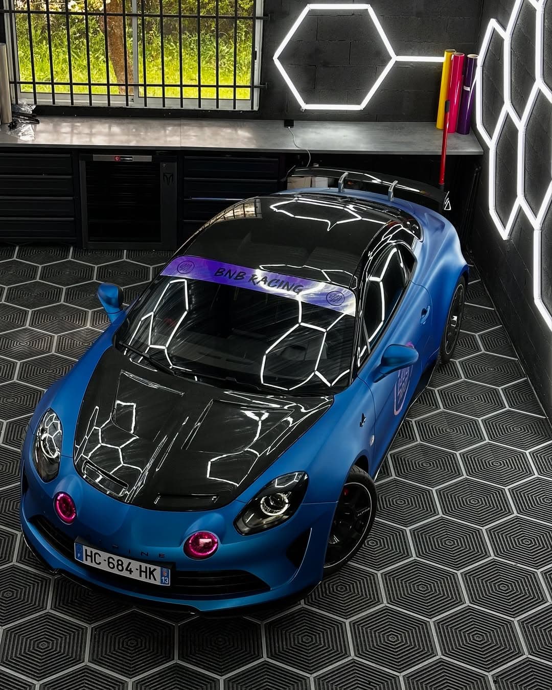 Pose personnalisée sur Alpine A110R pour BNB Racin